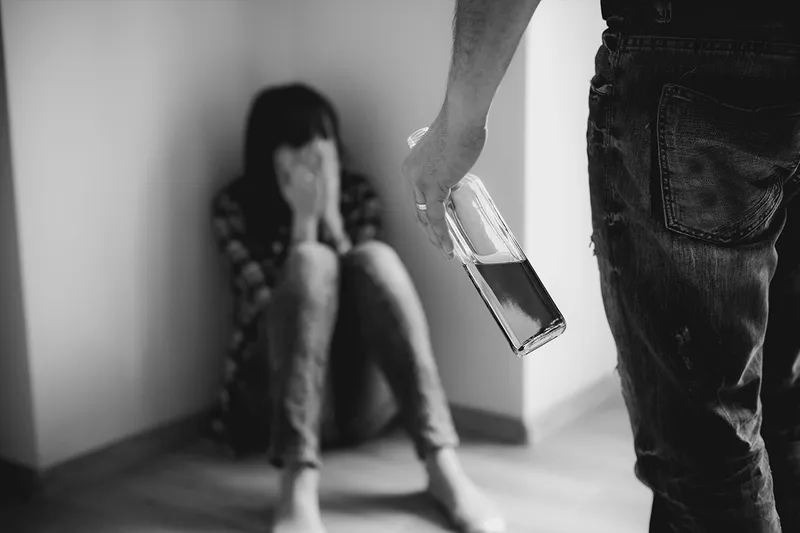 Was sind Risikofaktoren für körperliche Gewalt in heterosexuellen Partnerschaften?
